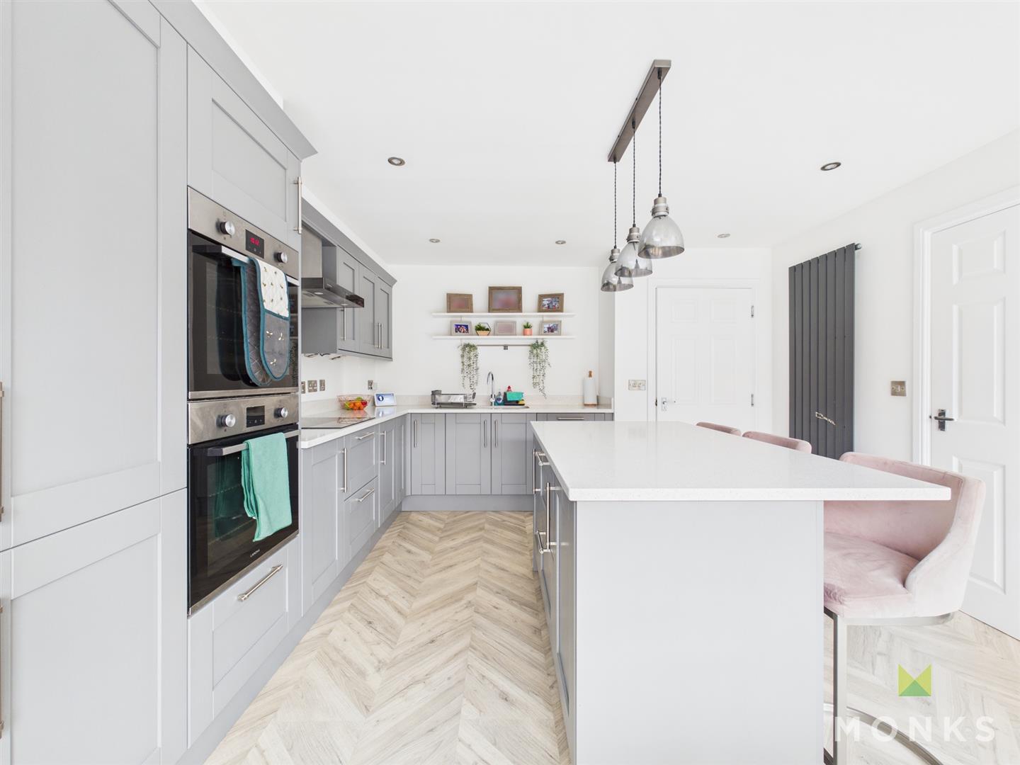 2 Barber Close, Oswestry, SY11 2UE For Sale